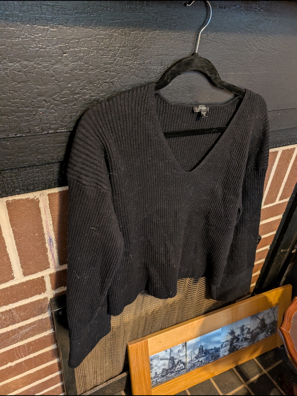 Dynamite Black Ribbed V-Neck Sweater